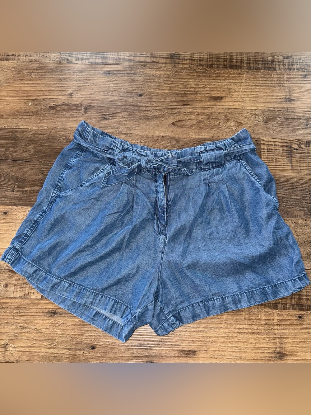 MAX Jeans Easy Fit Lightweight Denim Shorts Tie Waist Size 10/32 Blue Summer